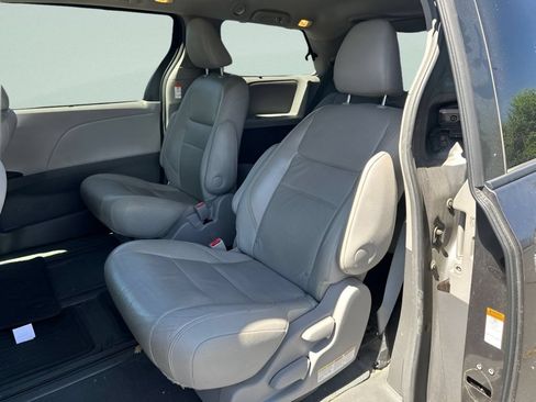 Used 2017 Toyota Sienna XLE w/ XLE Navigation Package AWD/4WD image 17