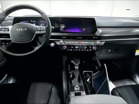 Used 2025 Kia Telluride LX FWD image 6