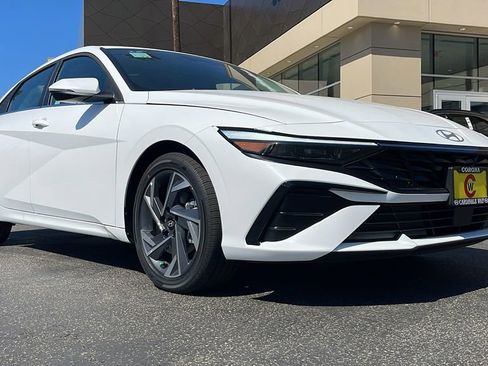 New 2025 Hyundai Elantra Limited image 5