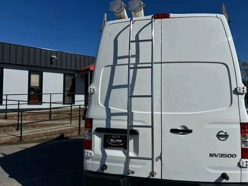 Used 2018 Nissan NV 3500 SV w/ Navigation Package image 12