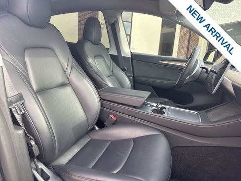 Used 2023 Tesla Model Y Long Range image 9