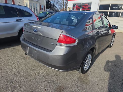 Used 2010 Ford Focus SES image 4