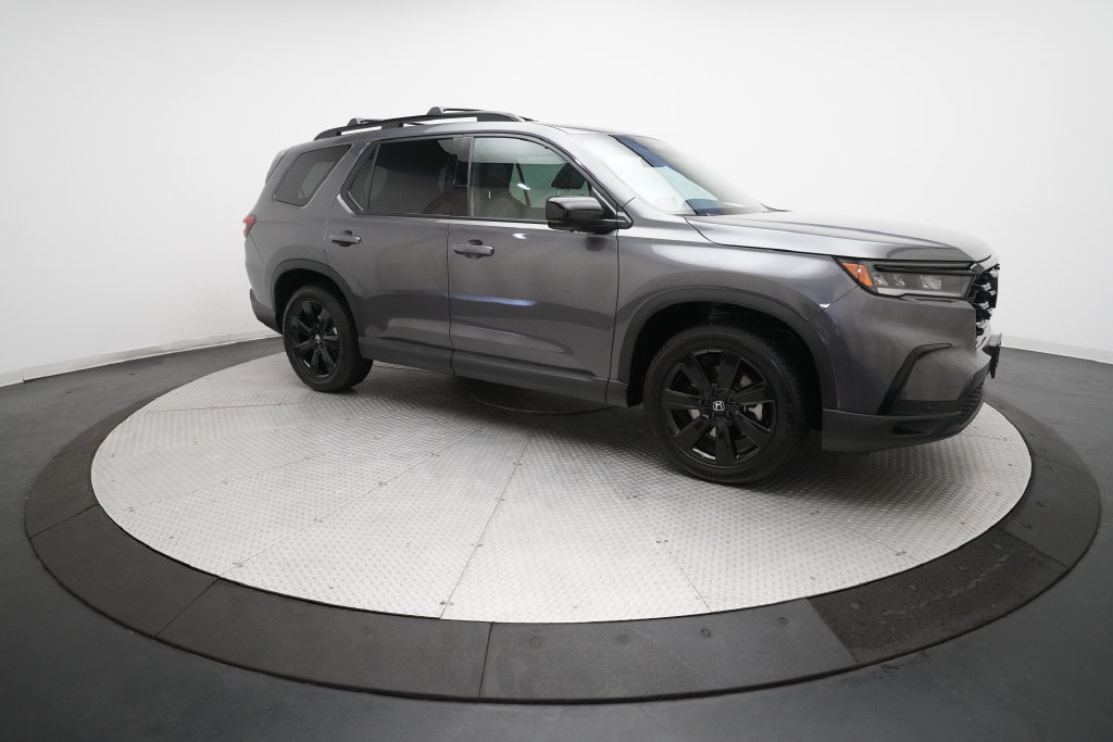 Certified 2025 Honda Pilot Black Edition image 37