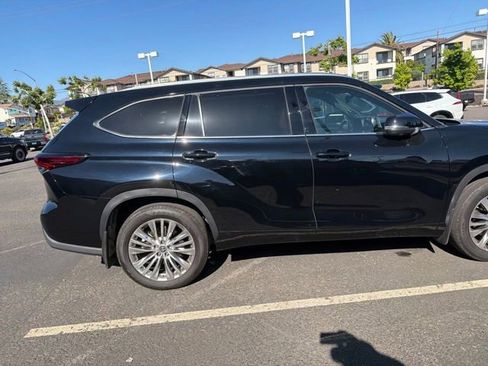 Used 2024 Toyota Highlander Platinum AWD/4WD image 7