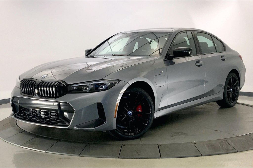 Certified 2024 BMW 330e xDrive w/ Premium Package AWD/4WD image 11