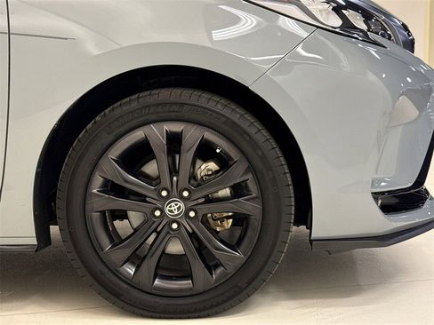 Used 2023 Toyota Sienna XSE image 6