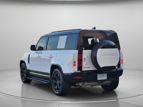 Used 2025 Land Rover Defender 110 X-Dynamic SE AWD/4WD image 3