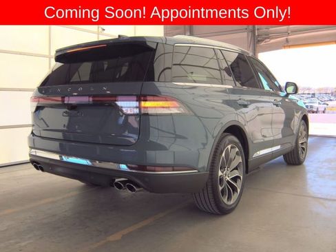 Used 2025 Lincoln Aviator Reserve w/ Illumination Package image 3