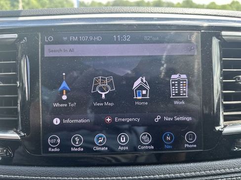 Used 2018 Chrysler Pacifica Limited w/ S Appearance Package FWD image 16