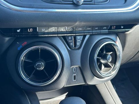 Used 2025 Chevrolet Blazer LT FWD image 27