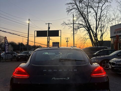 Used 2014 Porsche Panamera S image 5