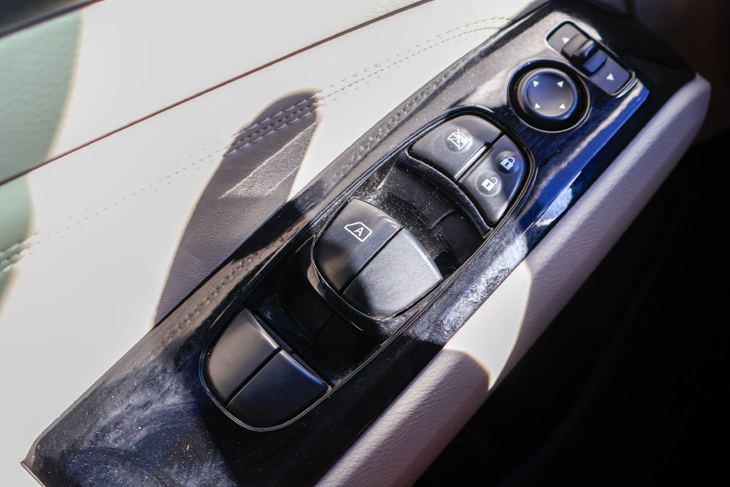 Used 2023 Nissan Altima 2.5 SV w/ SV Premium Package FWD image 17
