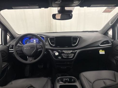 New 2026 Chrysler Pacifica Select w/ S Appearance Package image 7