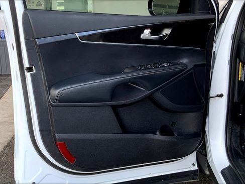 Used 2017 Kia Sorento LX image 22