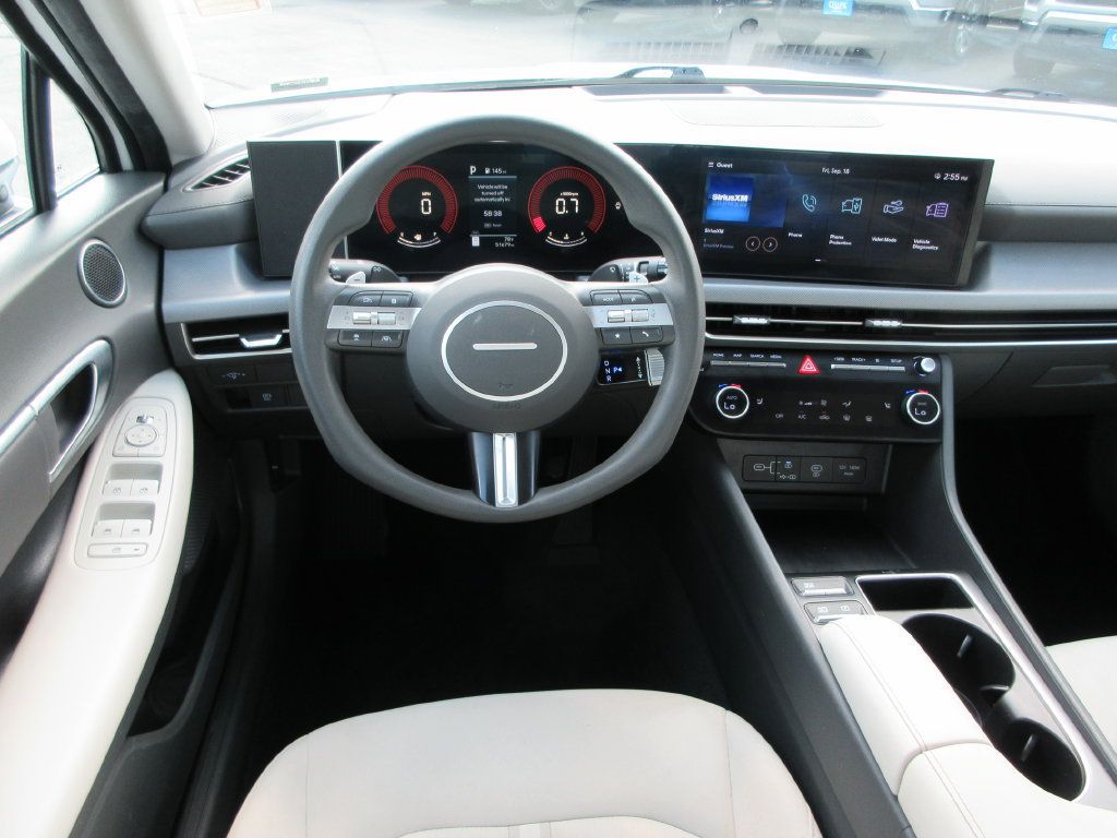 Used 2025 Hyundai Sonata SEL FWD image 13