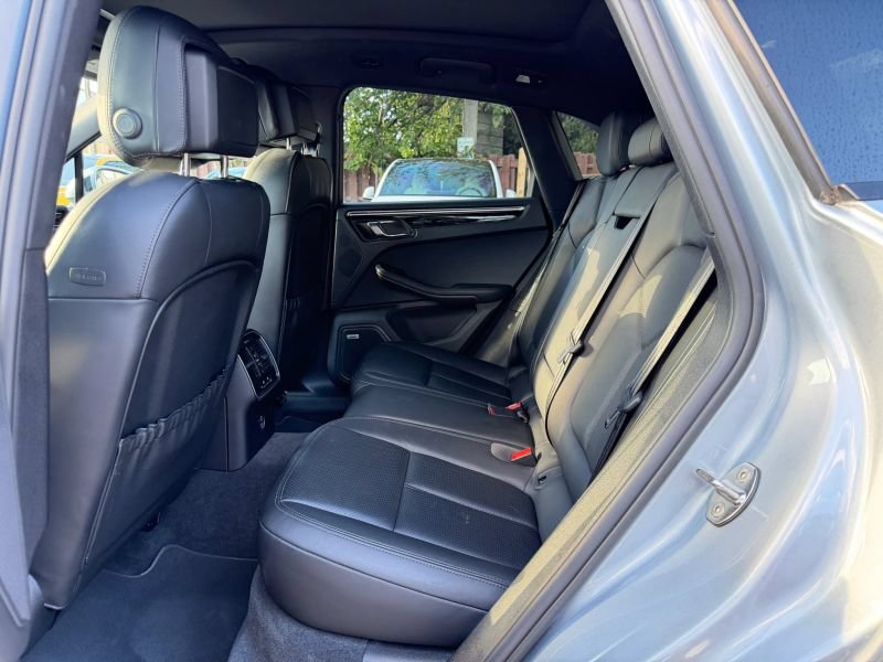 Used 2020 Porsche Macan AWD/4WD image 14