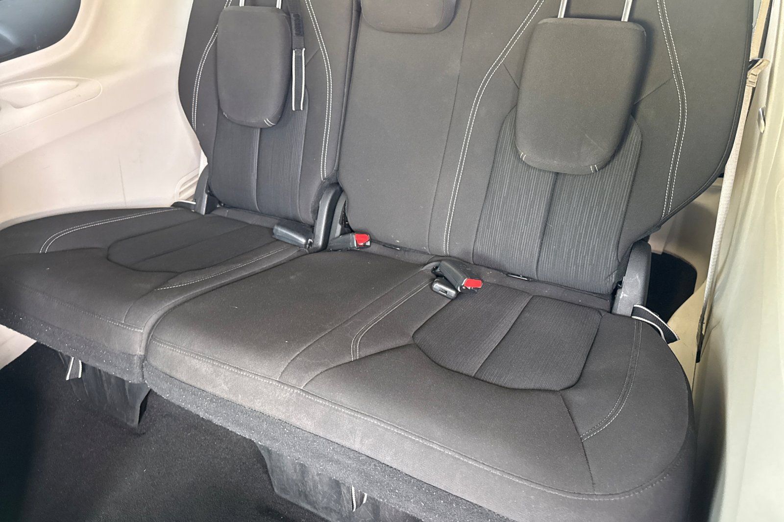 Used 2022 Chrysler Voyager LX FWD image 23