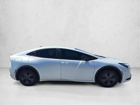Used 2023 Toyota Prius Prime FWD image 4