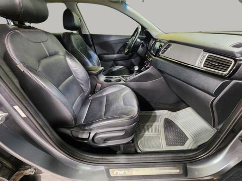Used 2017 Kia Niro Touring w/ Advanced Technology Package image 30