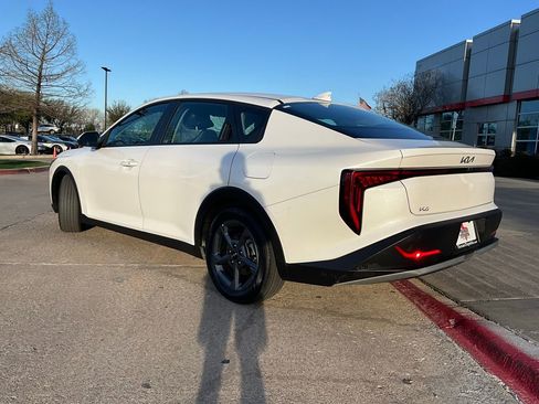 Used 2025 Kia K4 LXS image 8