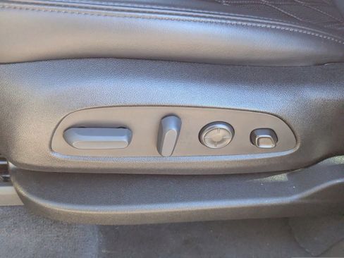 Used 2022 Buick Enclave Avenir w/ Avenir Technology Package image 24