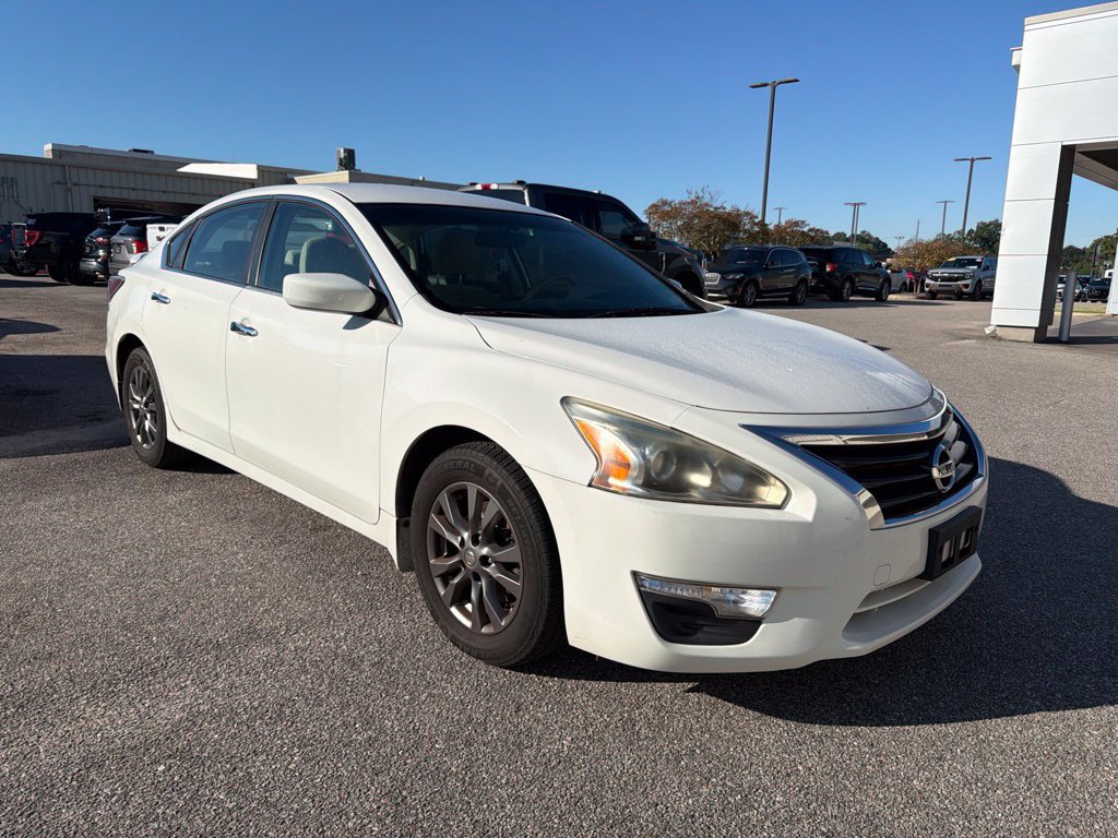 Used 2015 Nissan Altima 2.5 S w/ Sport Value Package FWD image 3