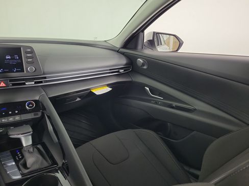New 2025 Hyundai Elantra Blue image 7