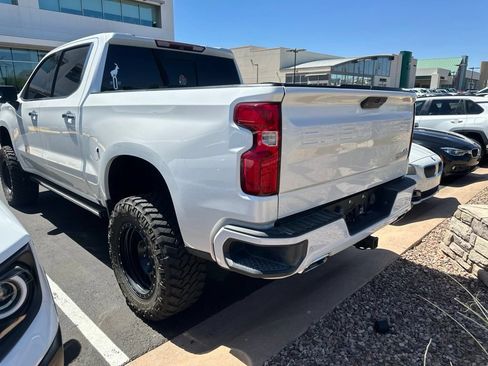 Used 2019 Chevrolet Silverado 1500 High Country w/ Technology Package AWD/4WD image 4