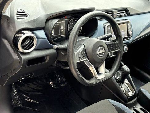 Used 2025 Nissan Versa SV FWD image 8