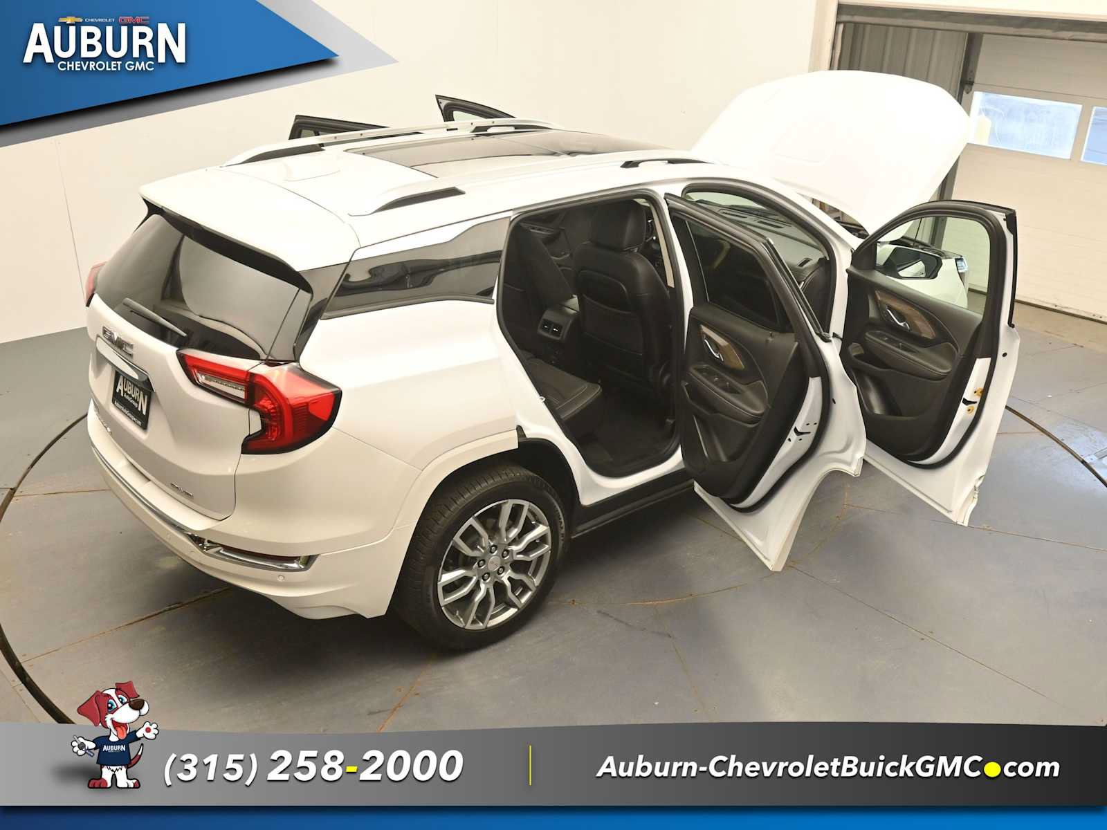 Used 2024 GMC Terrain Denali w/ Denali Premium Package AWD/4WD image 42