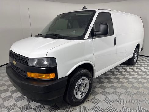 Used 2022 Chevrolet Express 2500 w/ Driver Convenience Package image 9