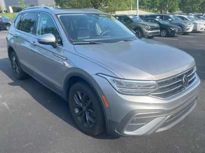 Used 2022 Volkswagen Tiguan SE w/ Panoramic Sunroof Package