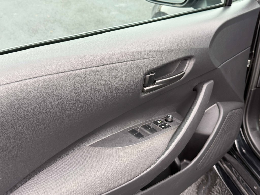 Used 2024 Toyota Corolla LE FWD image 28