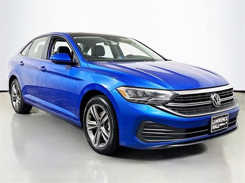 Used 2024 Volkswagen Jetta SE image 3