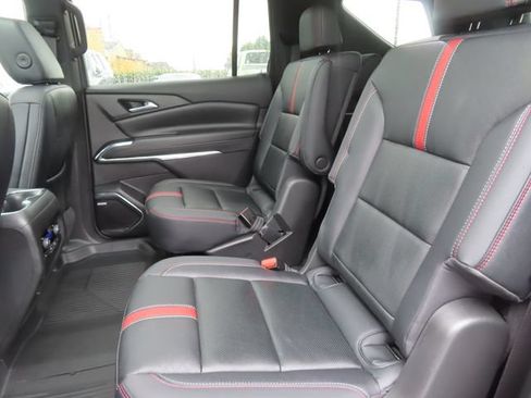 Used 2025 Chevrolet Traverse RS w/ LPO, Floor Liner Package AWD/4WD image 40