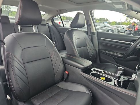 Used 2023 Nissan Altima 2.5 SR w/ SR Premium Package FWD image 14