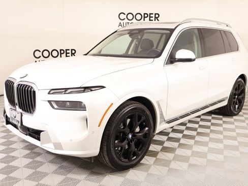 Used 2025 BMW X7 xDrive40i image 11