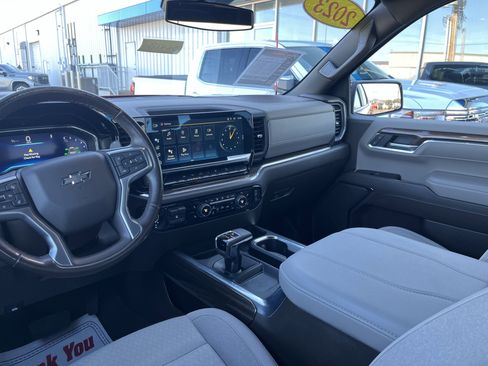 Used 2023 Chevrolet Silverado 1500 RST image 2