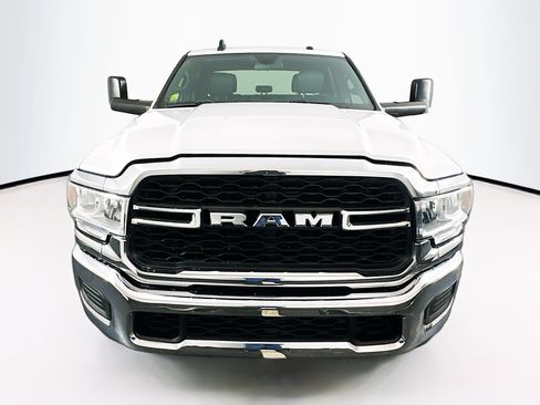 Used 2022 RAM 2500 Tradesman w/ Chrome Appearance Group RWD image 2