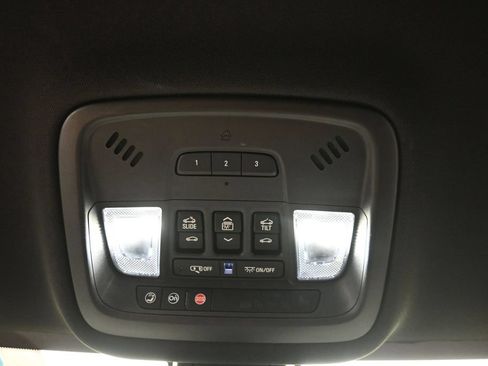 Used 2023 Chevrolet Traverse LT w/ LT Premium Package AWD/4WD image 21