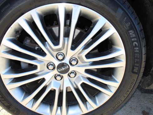 Used 2018 Lincoln MKX Reserve w/ Lincoln MKX Climate Package image 35