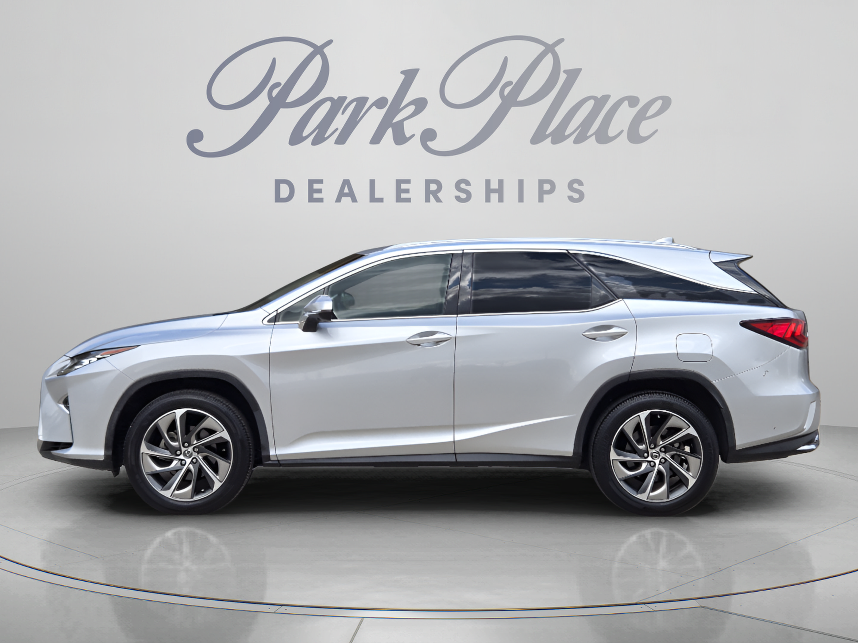 Used 2018 Lexus RX 350L Luxury w/ Accessory Package FWD image 2