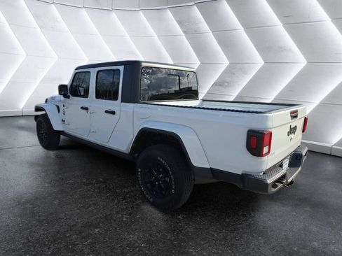 Used 2022 Jeep Gladiator Sport image 8