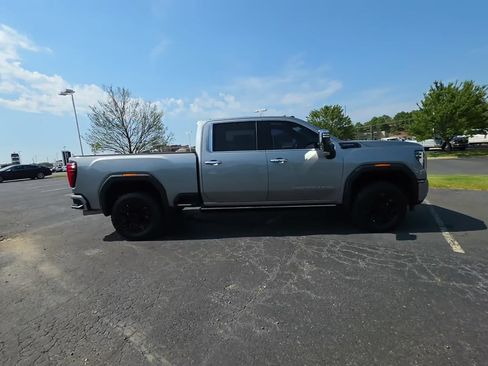 Used 2024 GMC Sierra 2500 Denali Ultimate AWD/4WD image 3