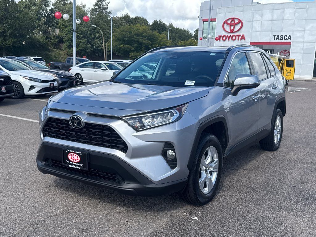 Used 2021 Toyota RAV4 XLE w/ Convenience Package AWD/4WD image 3