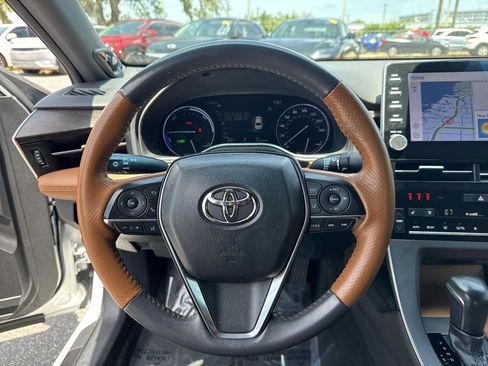 Used 2020 Toyota Avalon Limited FWD image 28