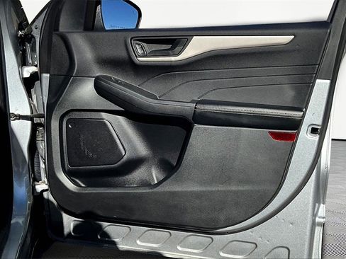 Used 2022 Ford Escape SE image 24