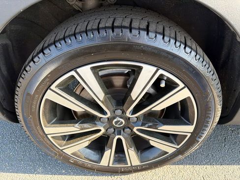 Used 2021 Volvo V60 T5 Cross Country w/ Lounge Package image 17