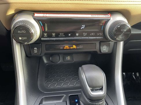 Used 2025 Toyota RAV4 XLE Premium image 35