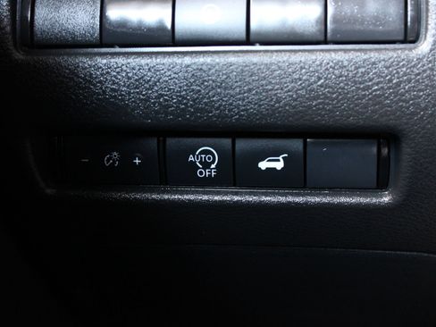 Used 2025 Nissan Rogue SV AWD/4WD image 20